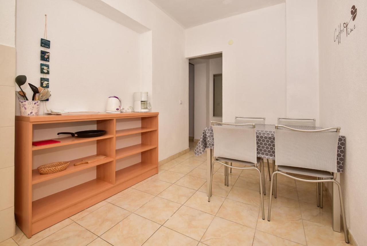 Mate Apartment *