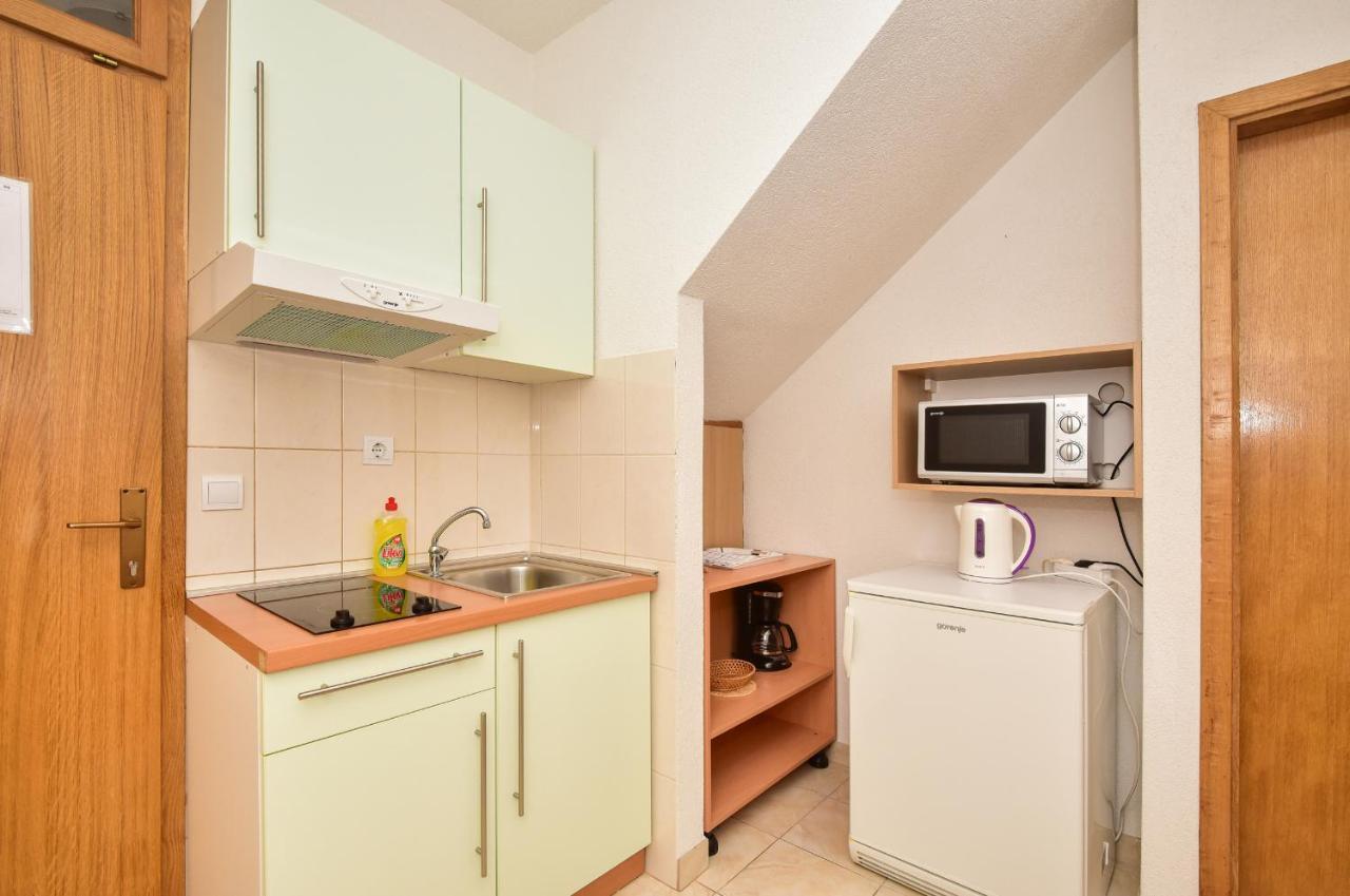 Apartment Mate *