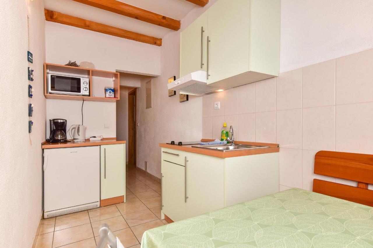 Apartment Mate *